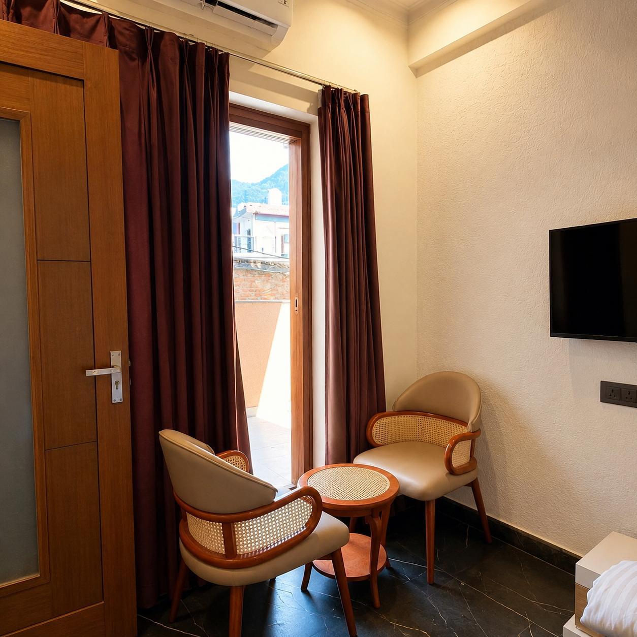 Private Deluxe Room View 6