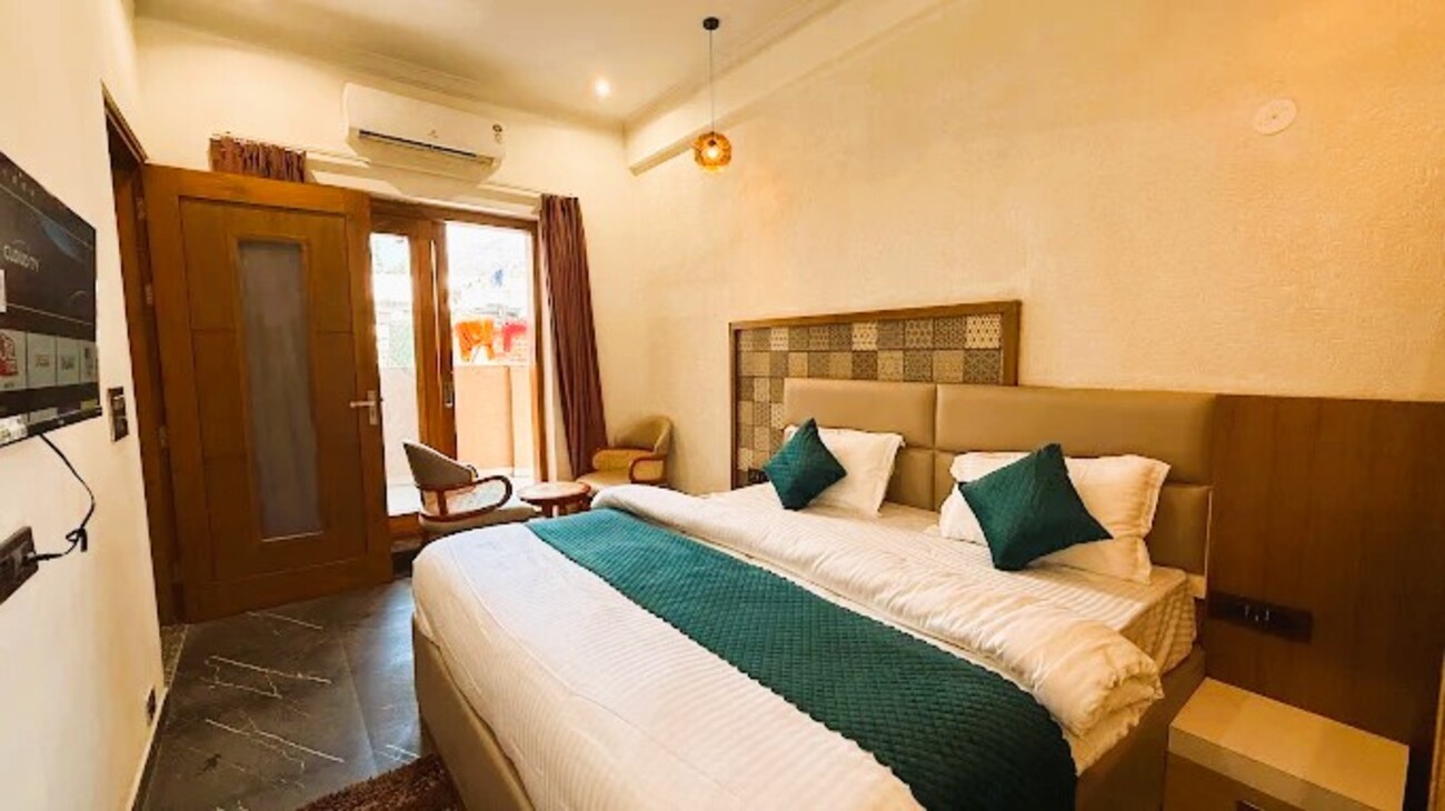 Private Deluxe Room View 7